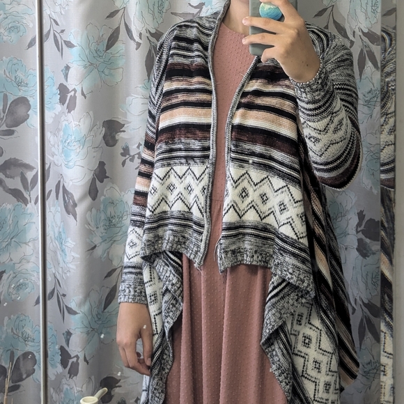 Crave Fame Large Aztec Sweater - Picture 2 of 5